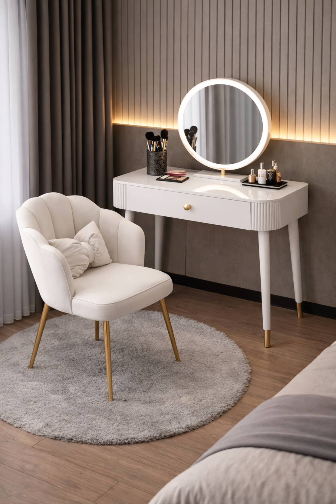 שידת איפור לבנה עם מראה וכיסא – טריקה שקטה בעיצוב מודרני - דגם מיני(הזמנה מוקדמת )