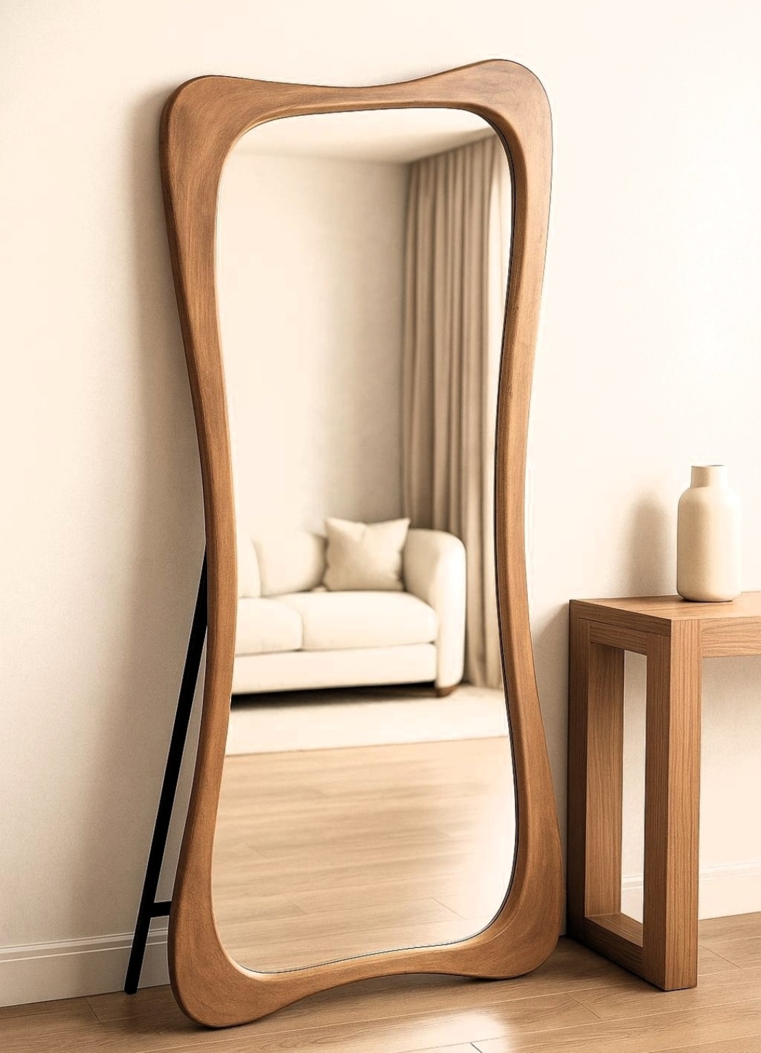 מראת גוף אמורפית מעץ טבעי בעיצוב מודרני 70×180 ס״מ