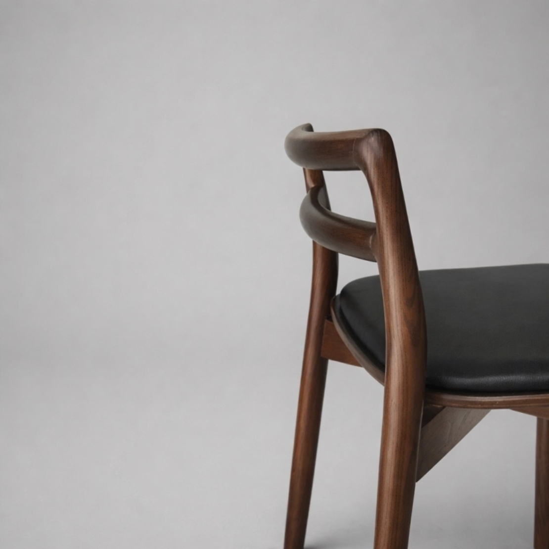 כסא בר עץ גפרי אגוז