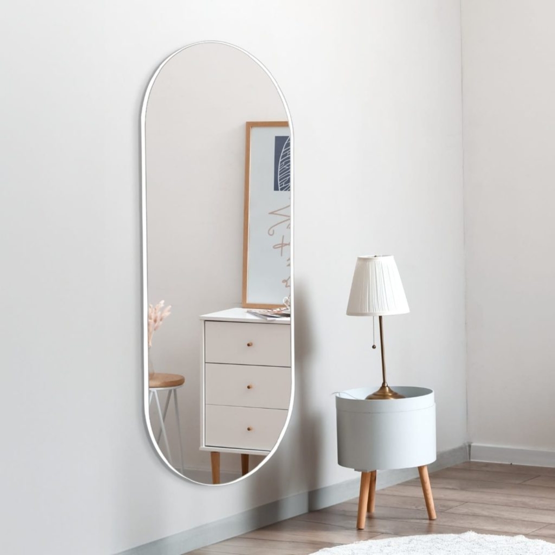 מראה קפסולה צרה לבן