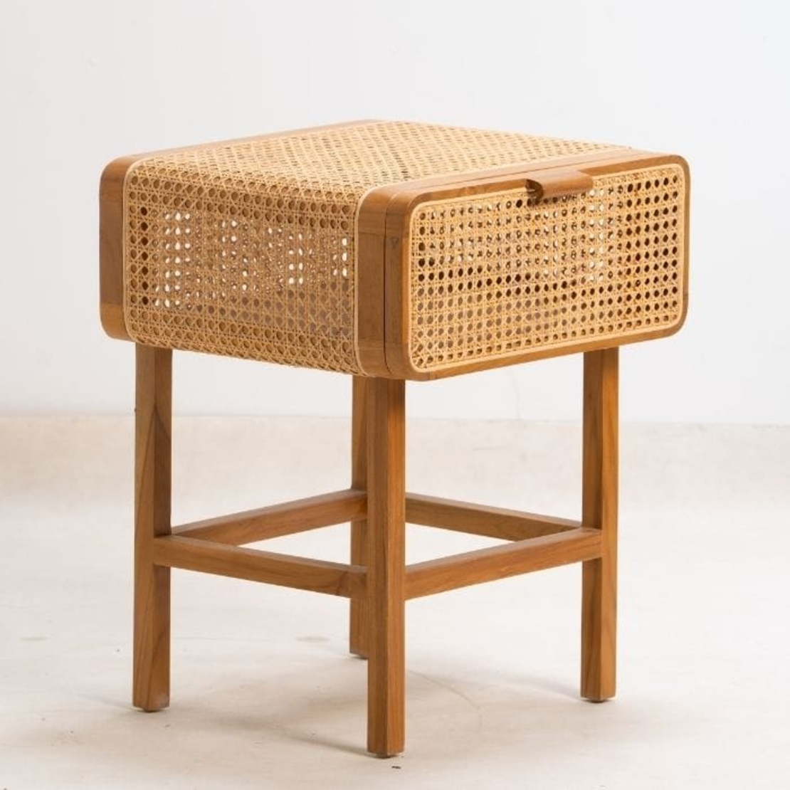 Rattan שידת צד מיטה ראטן