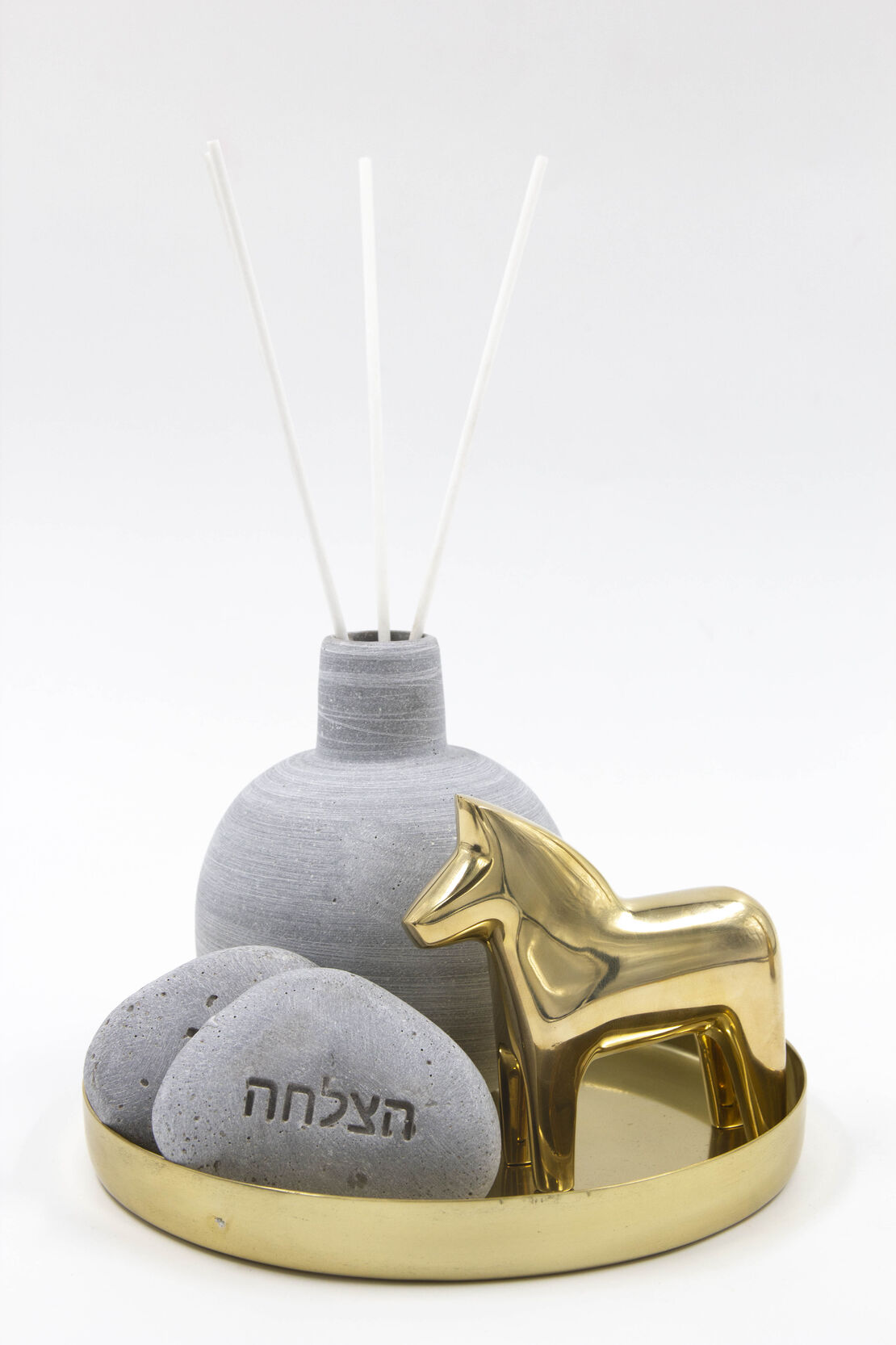 פסל סוס דקורטיבי זהב