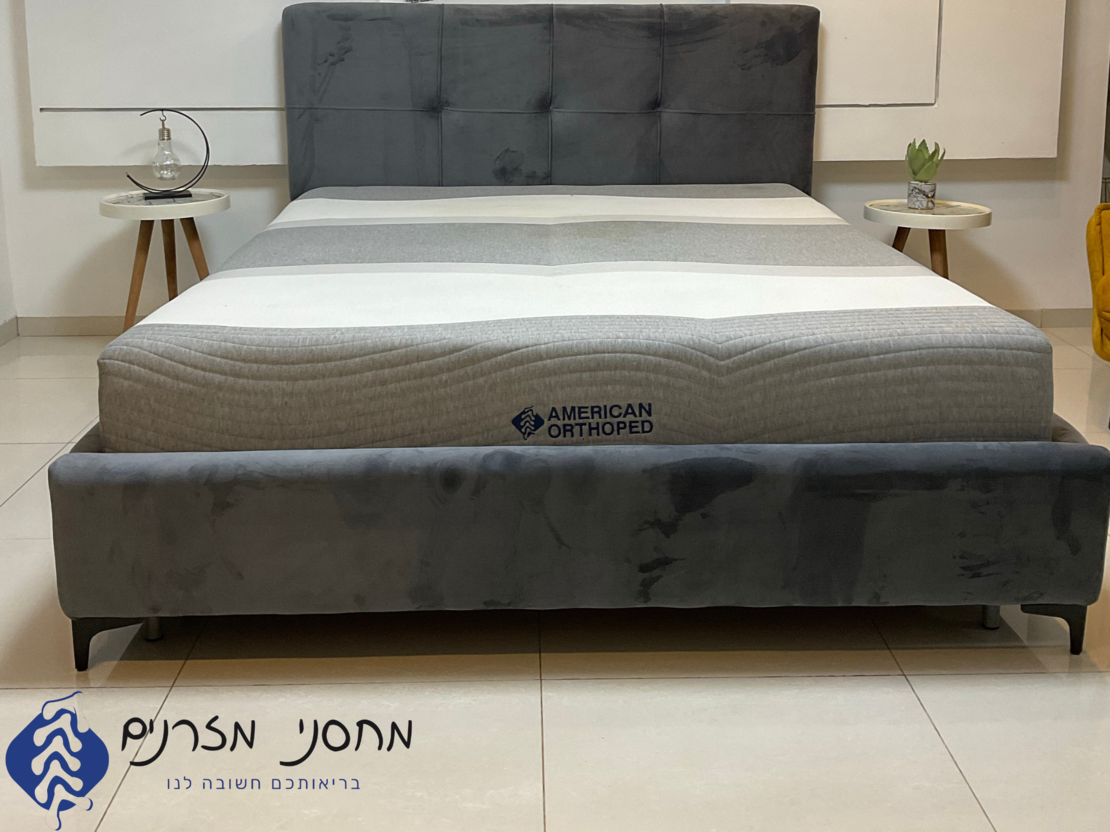 מיטה מרופדת יונהתן