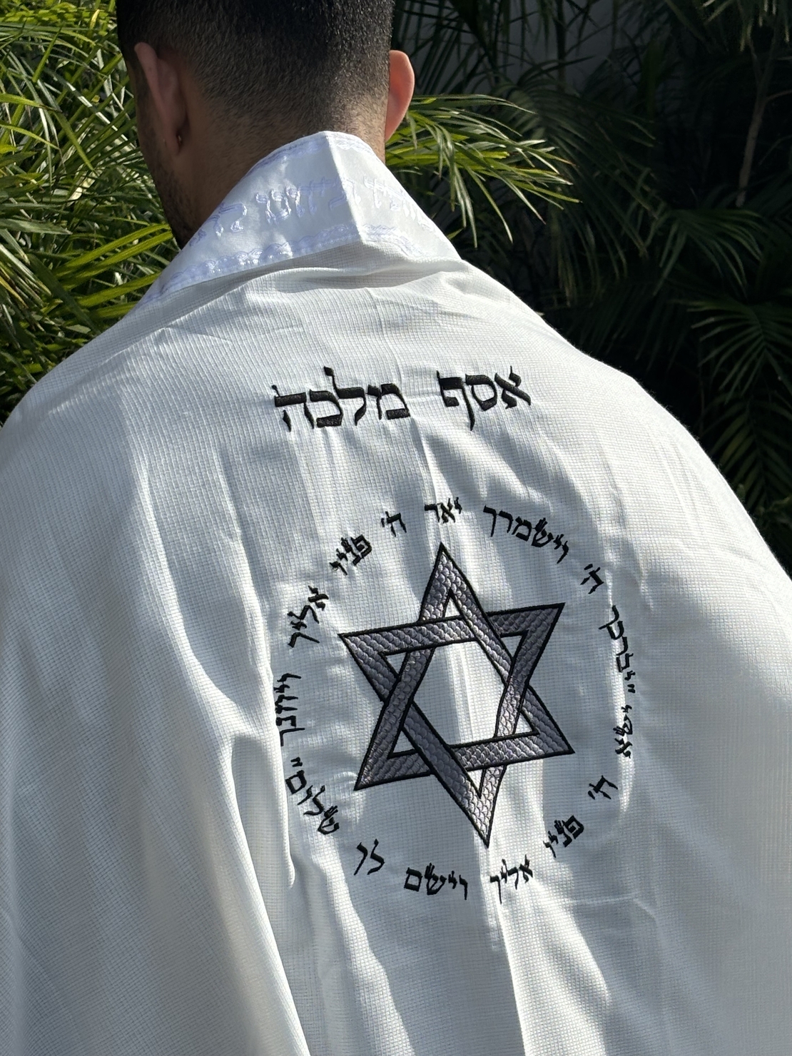 טלית מופת חתנים מוהדרת עם רקמה שחורה מפוארת + שם