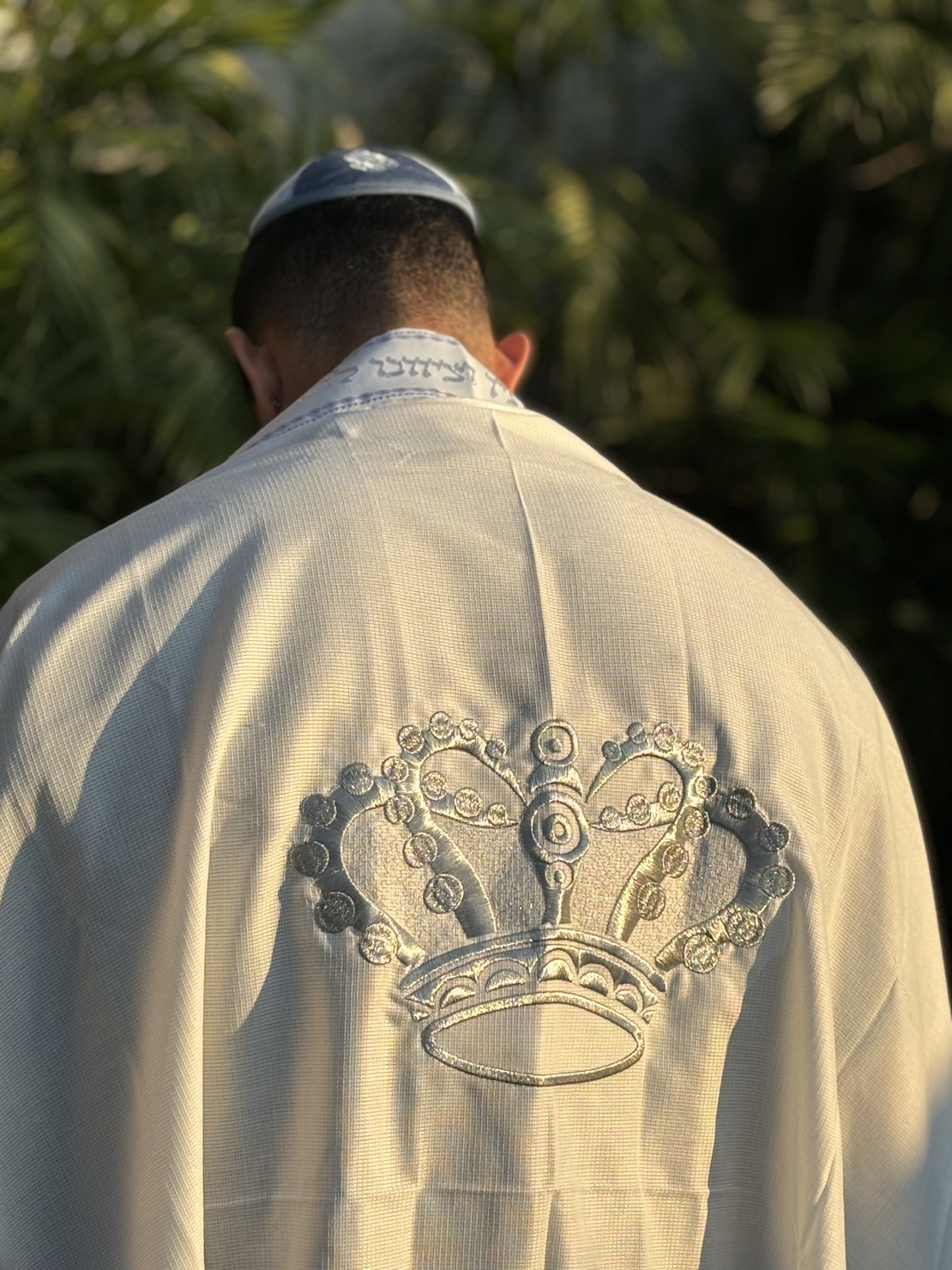 טלית חתנים מהודרת רקמת כתר גדולה מפוארת