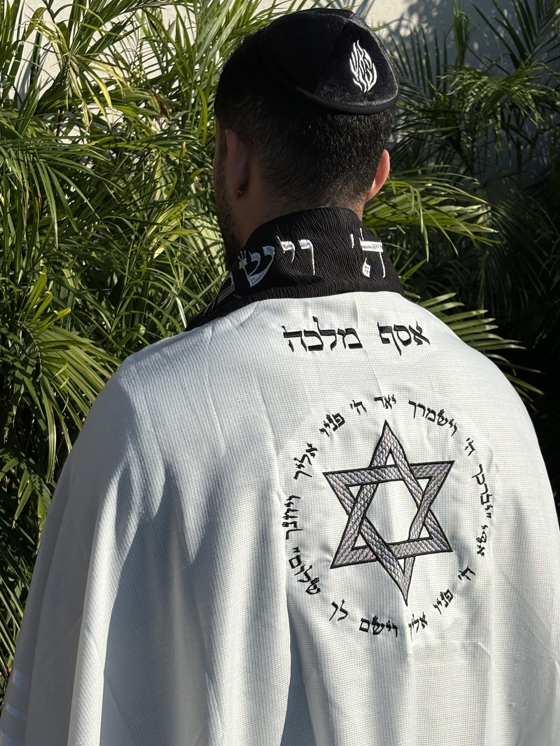 טלית מופת חתנים מהודרת רקמה שחורה מפוארת + שם רקום + עטרה שחורה