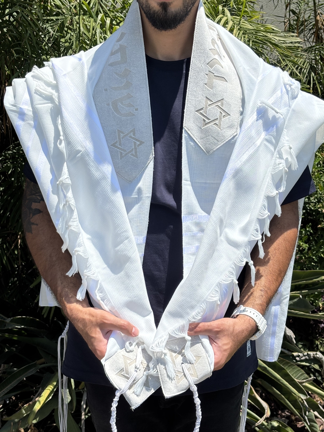 טלית מהודרת לגבר / לחתן עם עטרה, פינות ורקמה מפוארת!