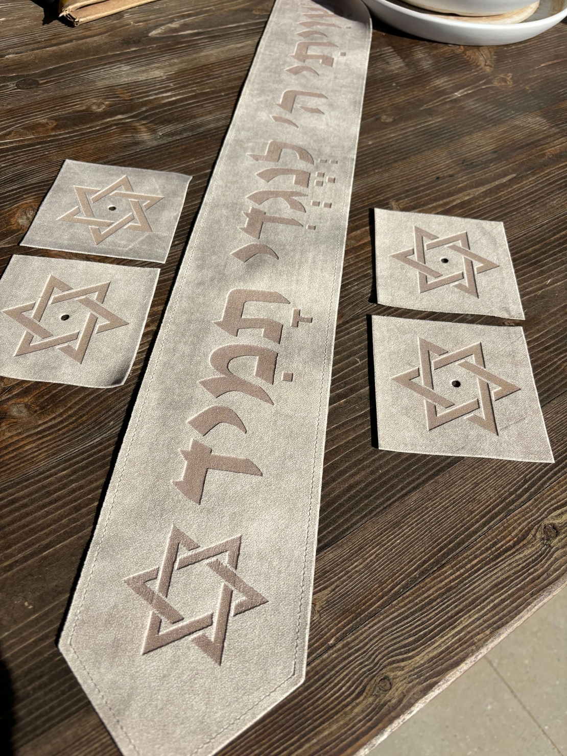 עטרה ו4 פינות לטלית בצבע חום בהיר בחיתוך לייזר 