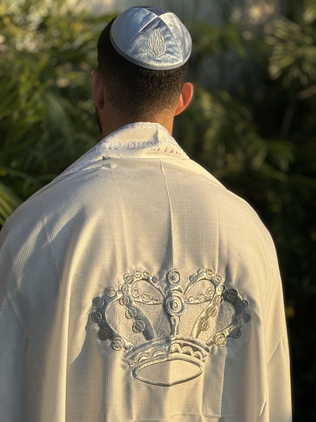 טלית חתנים מהודרת רקמת כתר גדולה מפוארת