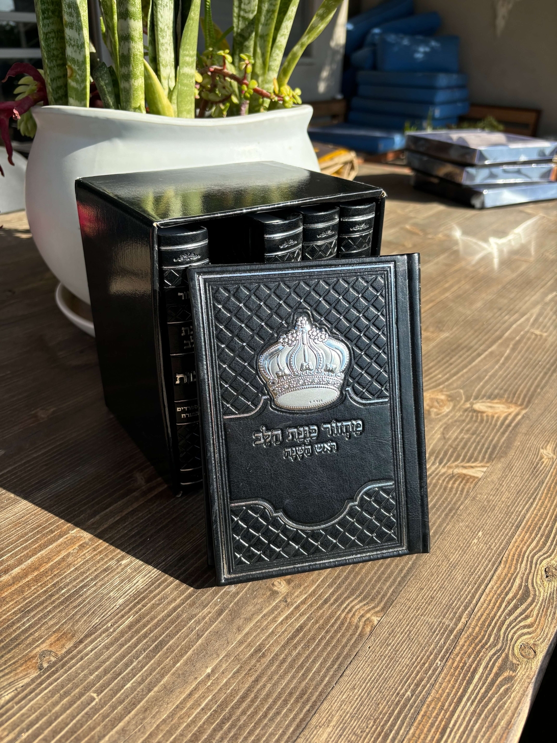 סט מחזורים מהודר לחגים כוונת לב דמוי עור כתר שחור