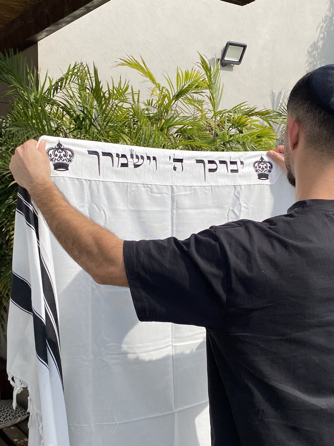 טלית מהודרת פסים שחורים עם עטרה ופינות צבע שחור 
