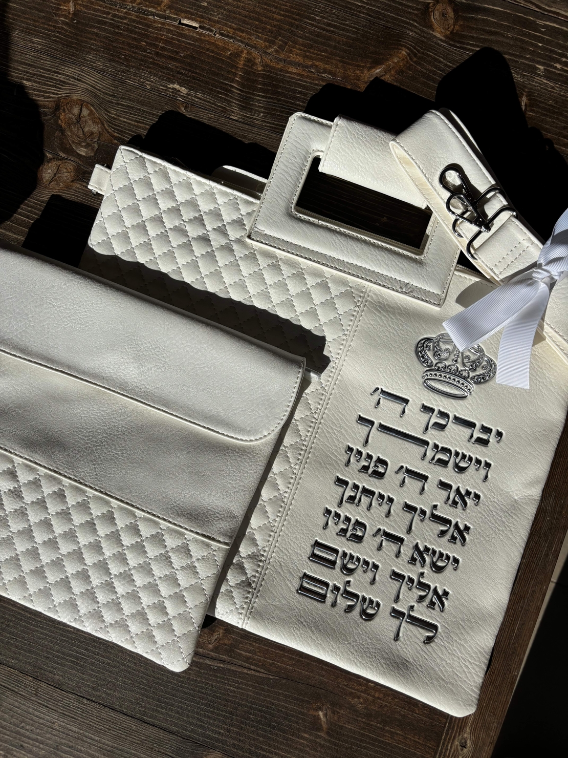 כיסויי טלית תפילין מפוארים דמוי עור לבן אותיות בולטות כסוף