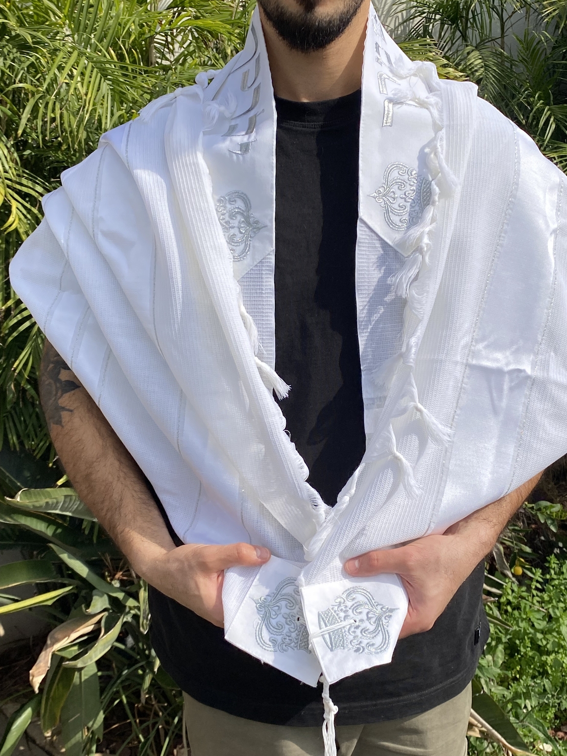 טלית צמר מהודרת עטרה ופינות צבע כסוף  