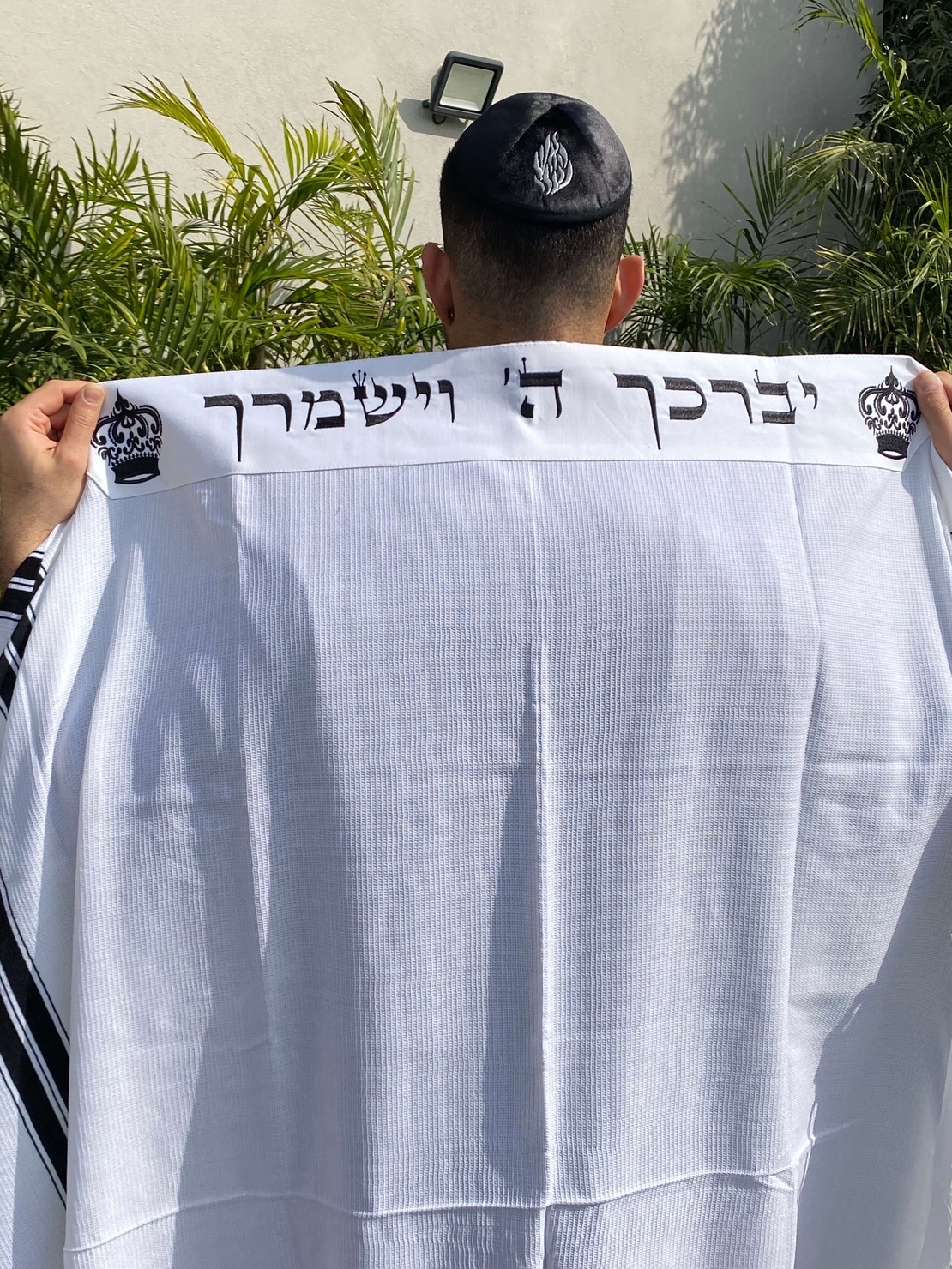 טלית צמר מהודרת פסים שחורים עם עטרה ופינות צבע שחור 