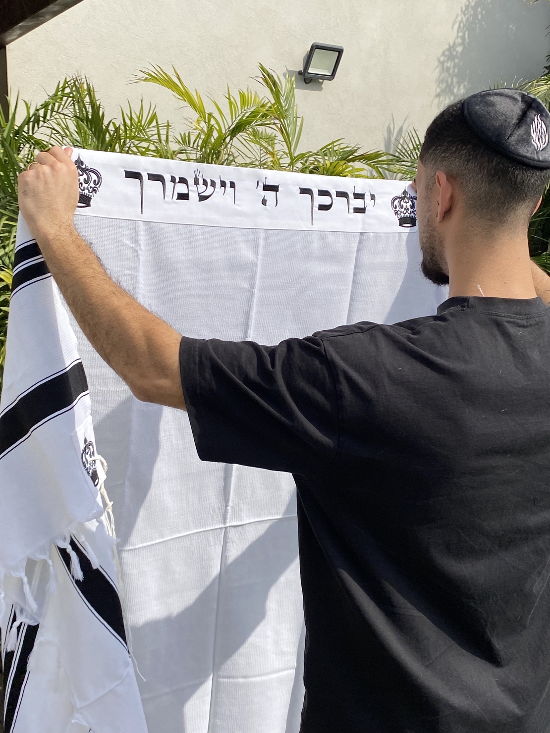 טלית צמר מהודרת פסים שחורים עם עטרה ופינות צבע שחור 