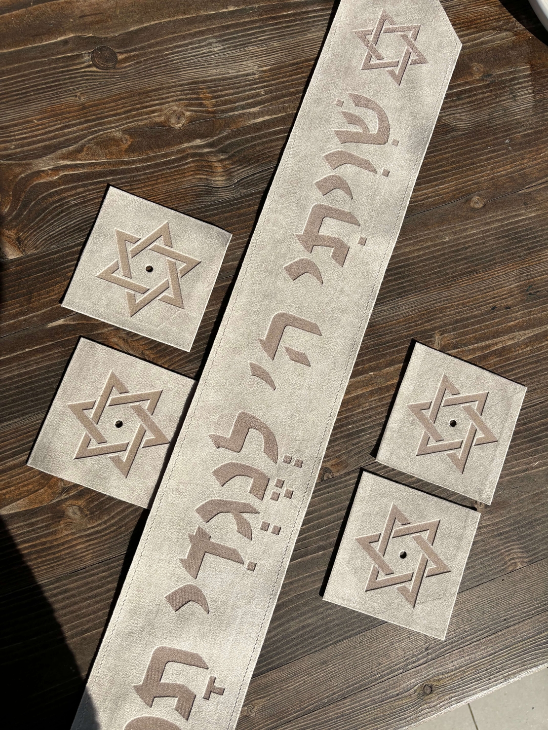 עטרה ו4 פינות לטלית בצבע חום בהיר בחיתוך לייזר 