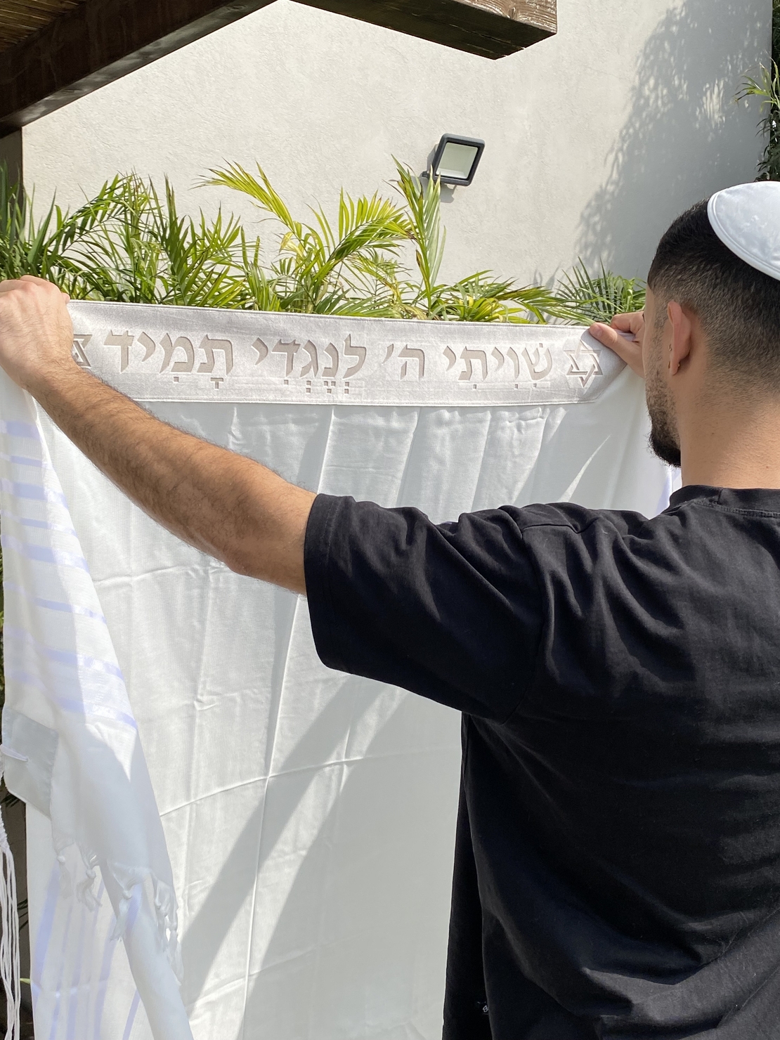 טלית מהודרת עם עטרה ופינות צבע בז' חיתוך לייזר 