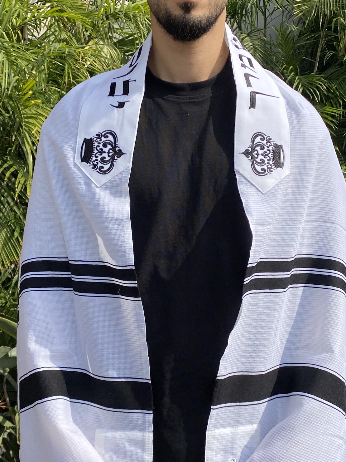 טלית צמר מהודרת פסים שחורים עם עטרה ופינות צבע שחור 
