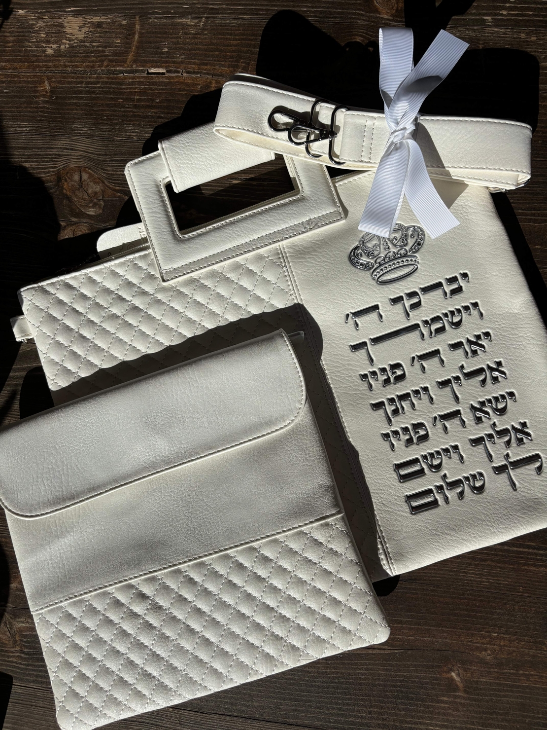 כיסויי טלית תפילין מפוארים דמוי עור לבן אותיות בולטות כסוף