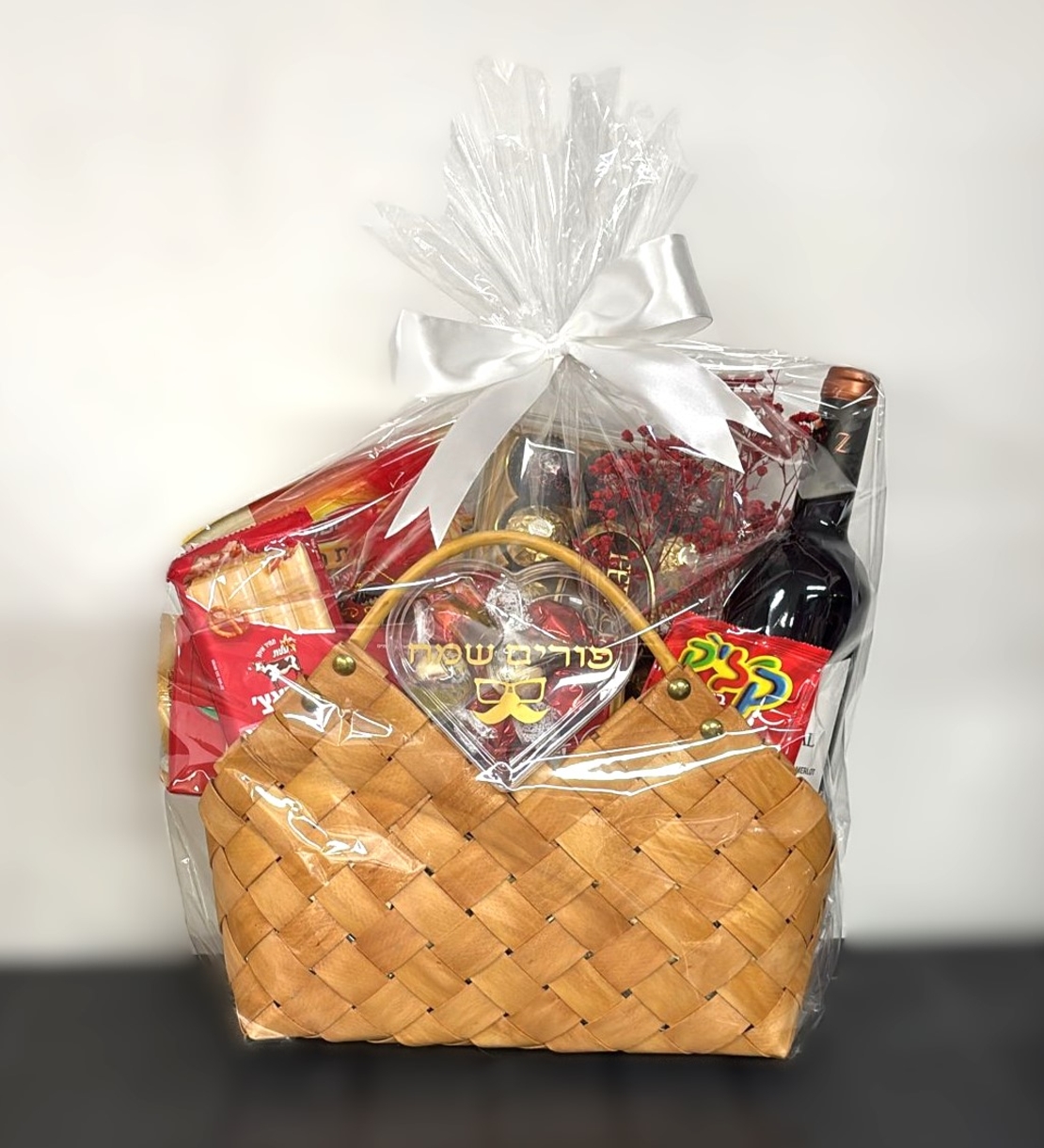 משלוח מנות מארז סלסלת יין וממתקים