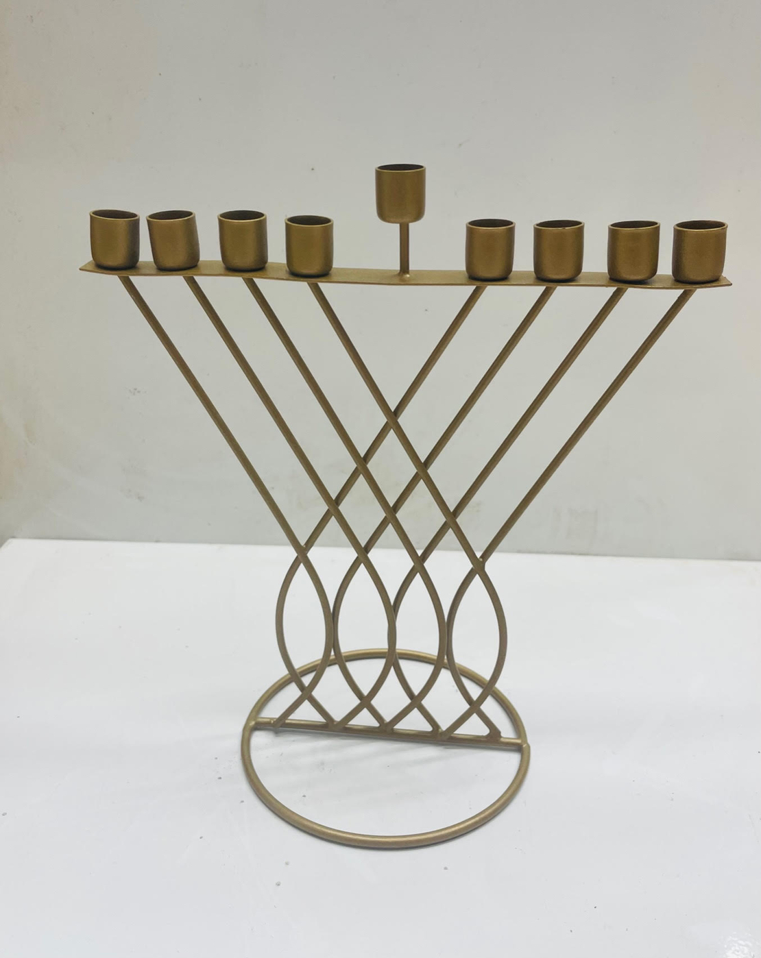 חנוכיה מעוצבת 20*18 - זהב
