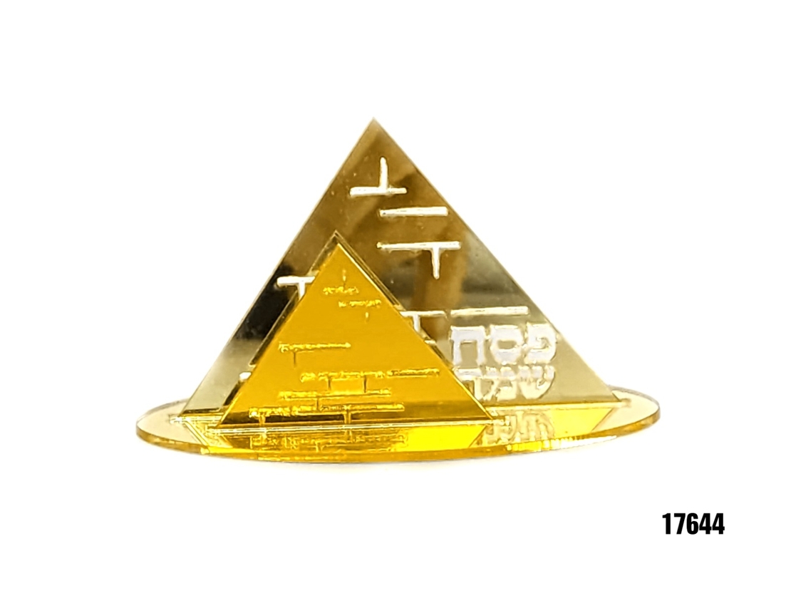 קישוטי שולחן פירמידות זהב קטנות * 4 יח'