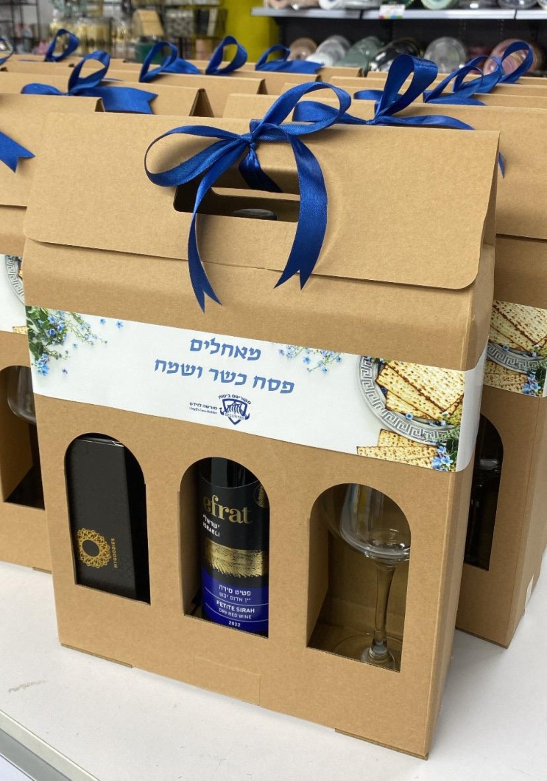 מארז יין שלישיה ממותג פסח