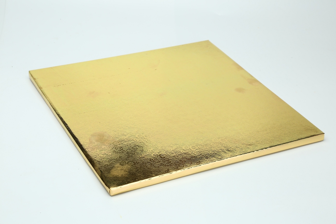 115G - תחתית לעוגה ריבוע זהב 1 0'מ 34*34