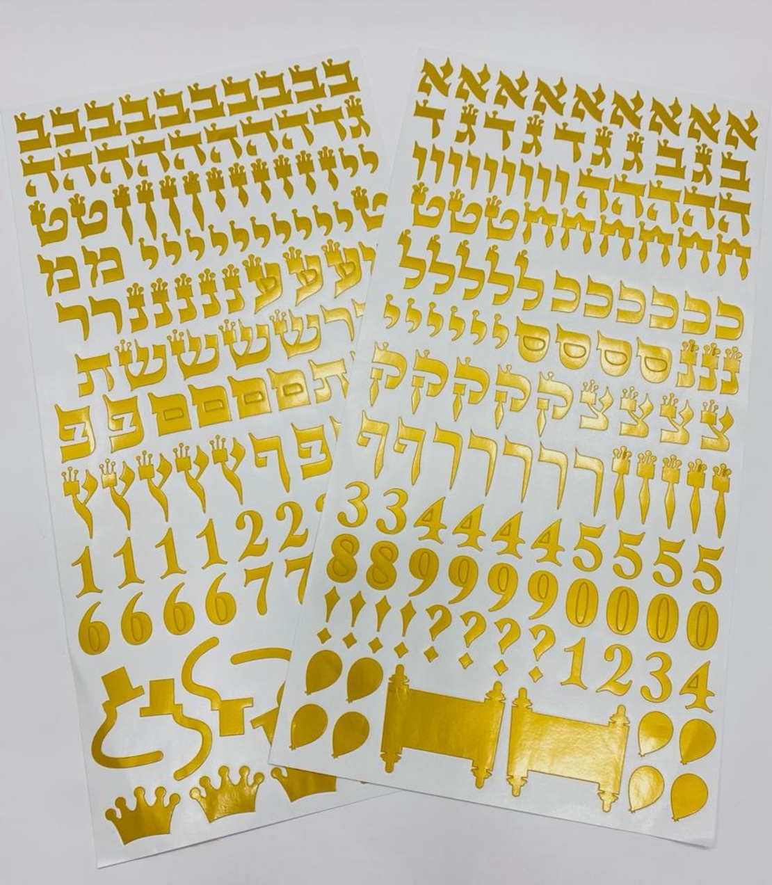 120DE - מדבקות לבלונים וקופסאות בעברית - זהב פונט תנכי מכיל 2 דפים גובה אות כ-2.5 0״מ