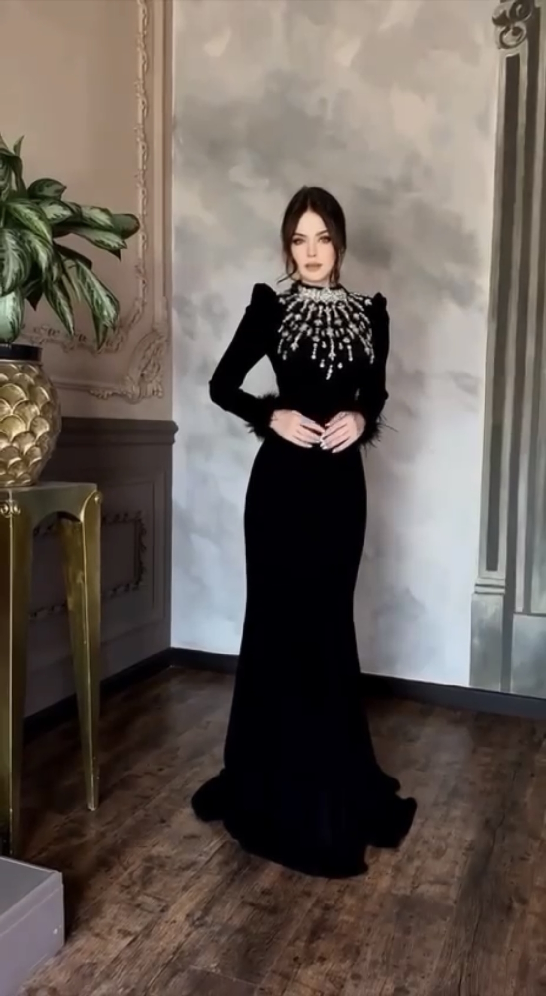 שמלת קטיפה מבד קוריאני משולבת אבנים