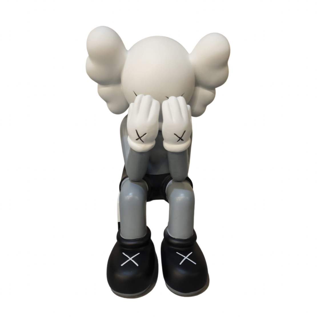 בובה KAWS יושבת