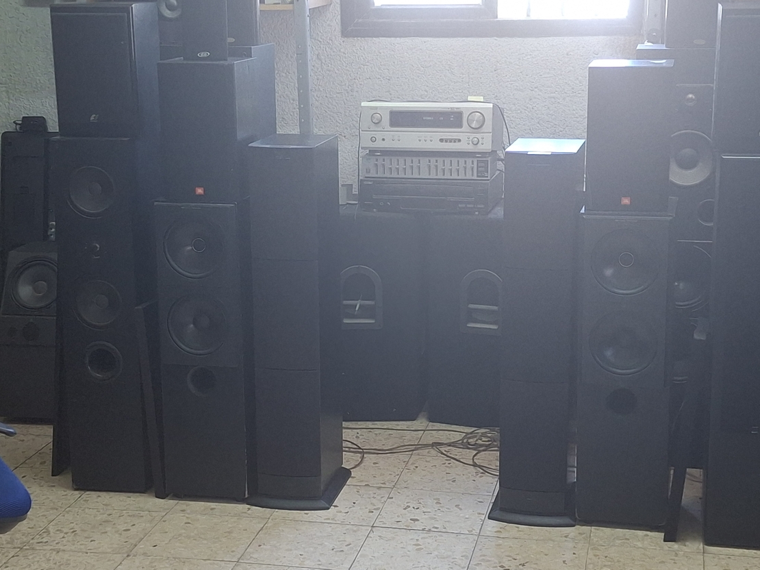 רמקולים יד שנייה למכירה! ניתן להשמעה במקום