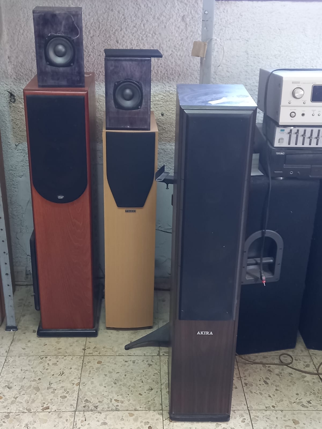 רמקולים יד שנייה למכירה! ניתן להשמעה במקום