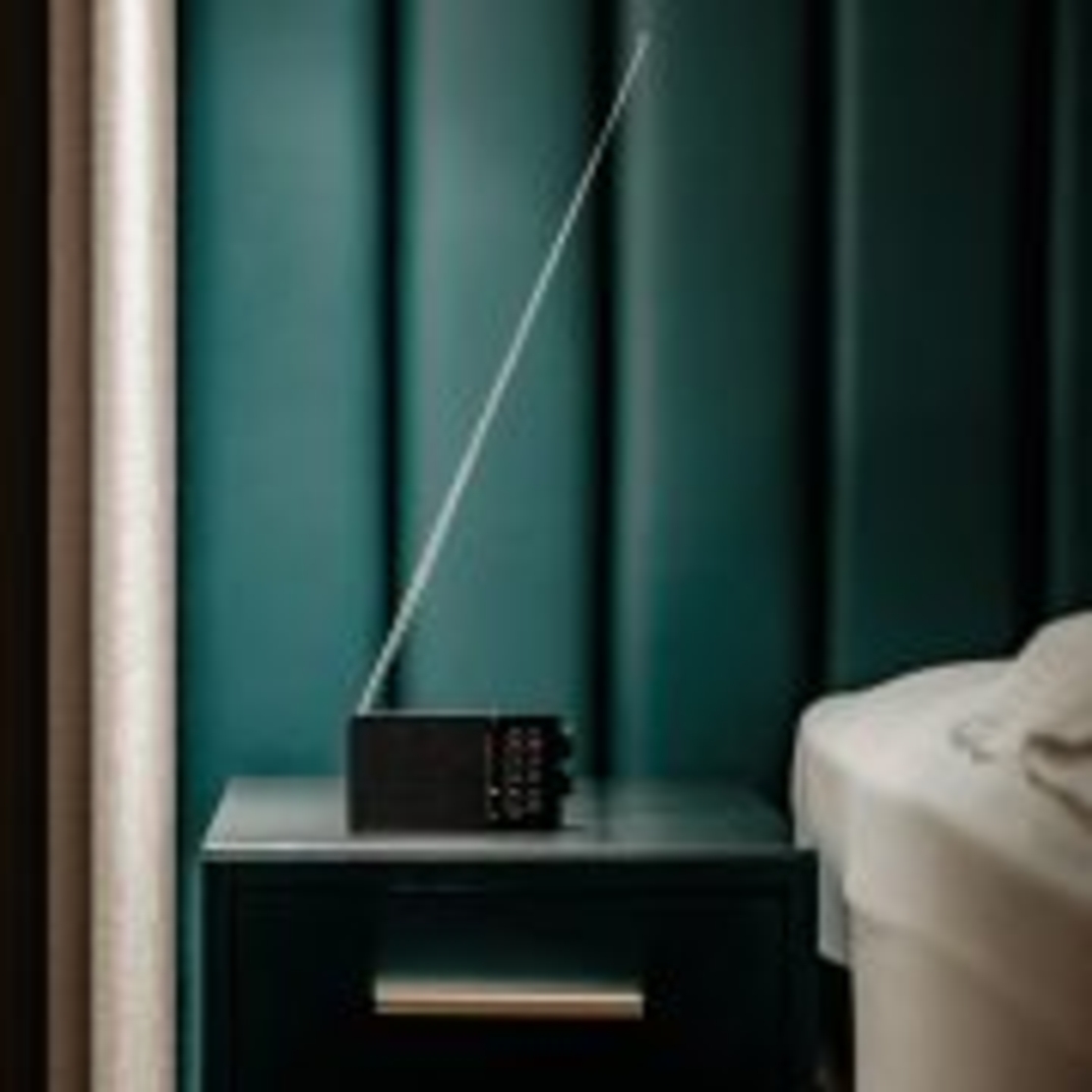 רדיו טרנזיסטור אנלוגי סאנג'ין SANGEAN POCKET 110 SR-36 - שנתיים אחריות יבואן רשמי - צבע שחור