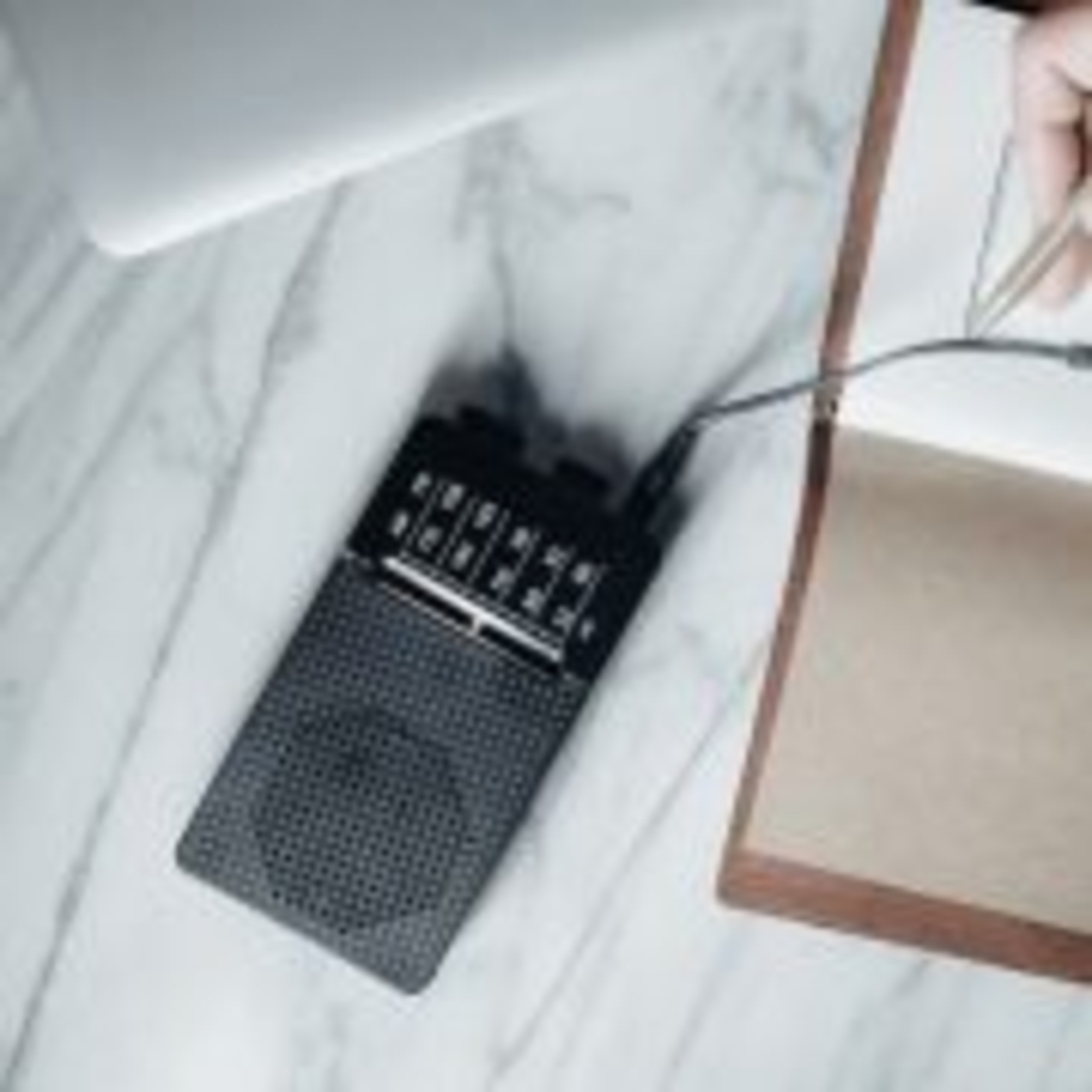 רדיו טרנזיסטור אנלוגי סאנג'ין SANGEAN POCKET 110 SR-36 - שנתיים אחריות יבואן רשמי - צבע שחור