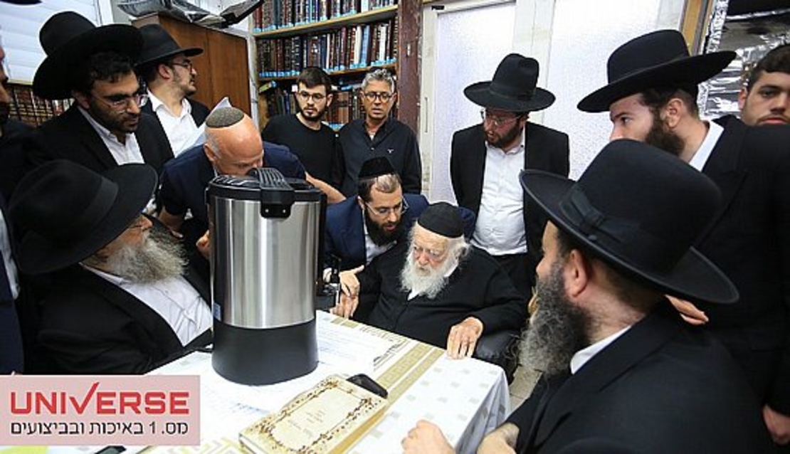 מיחם הפלא עם נעילת ברז 10 ליטר 50 כוסות יוניברס NR-710B UNIVERSE צבע שחור