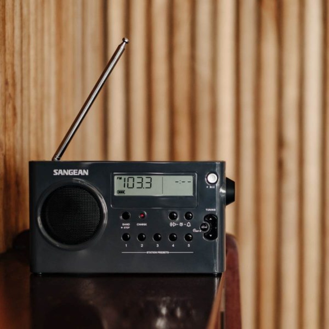 רדיו דיגיטלי AM/FM סאנג'ין SANGEAN PR-D7 - שנתיים אחריות יבואן רשמי - צבע שחור
