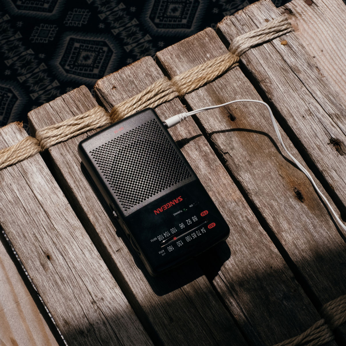 טרנזיסטור רדיו אנלוגי סאנג'ין SANGEAM SR-35 - שנתיים אחריות יבואן רשמי - צבע שחור