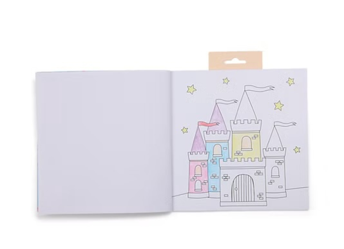 חוברת צביעה ריחנית עם מדבקות נסיכות!