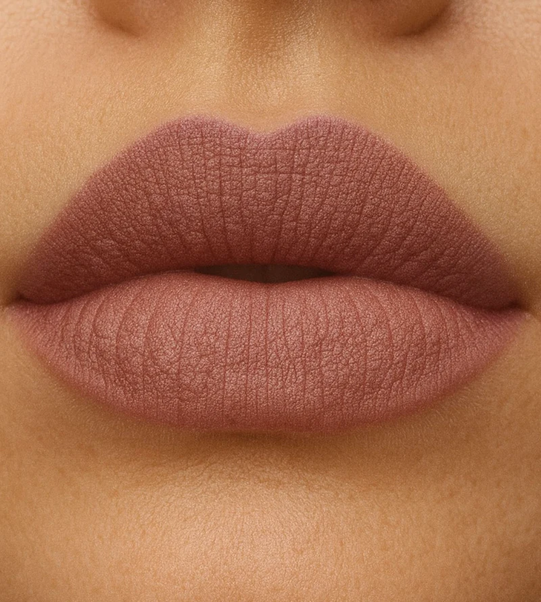 מינרליפ בגוון KISS אודם שבת שהוא גם טינט טבעי (סומק וצללית)