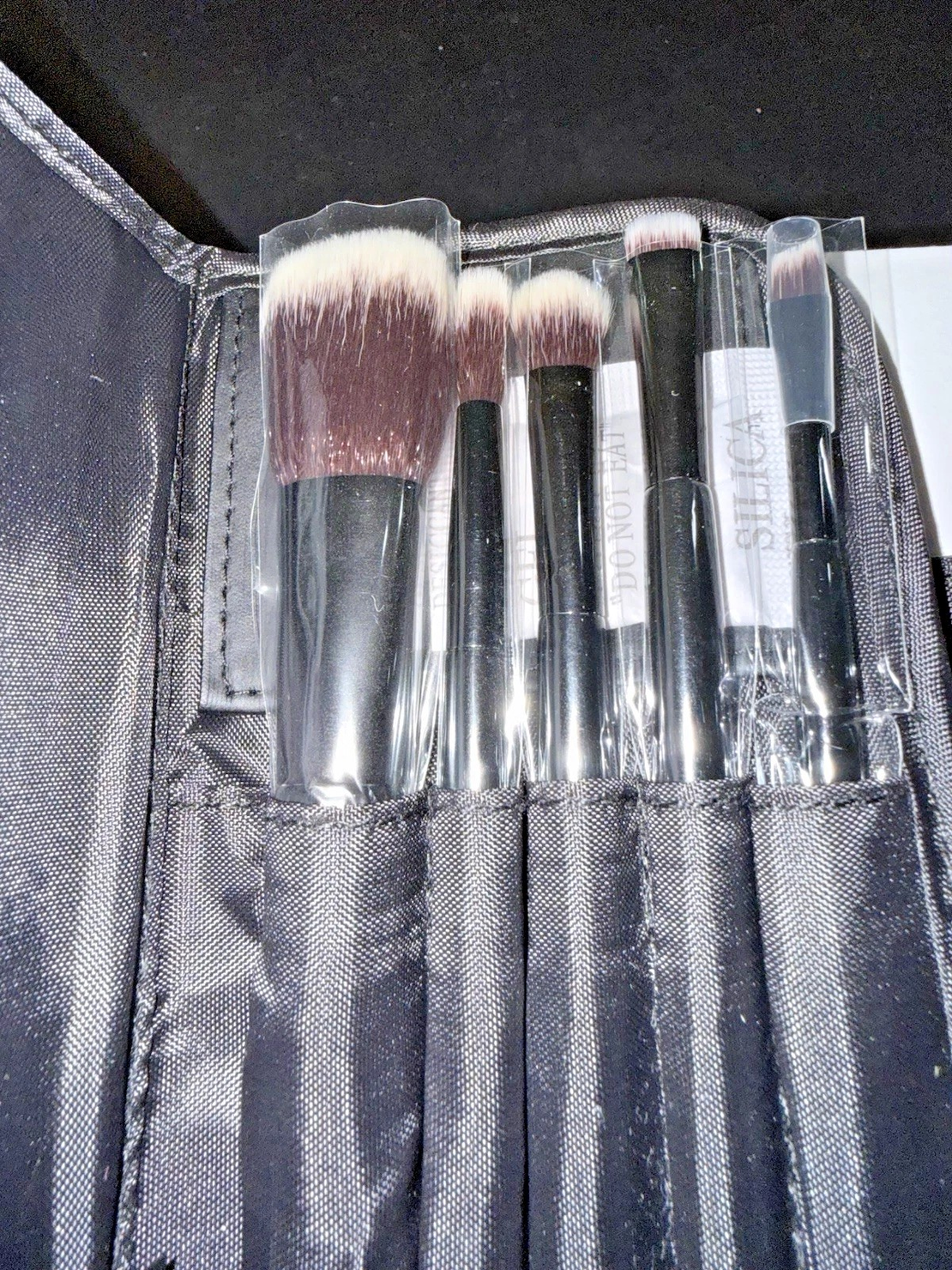 it for ULTA - Mini 5-Piece Face & Eye Travel Brush Set in Black Travel Case.