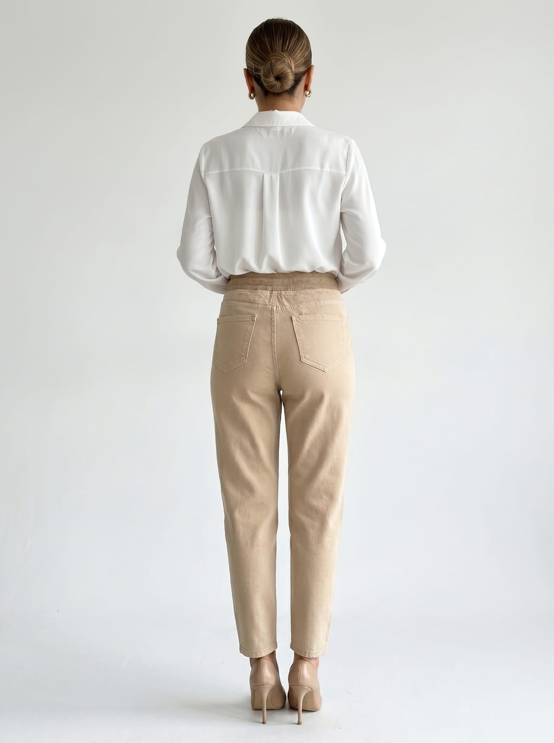 מכנסי צ'ינו נינוחים בגזרה גבוהה עם סגירת שרוך - בז' | מידה 38