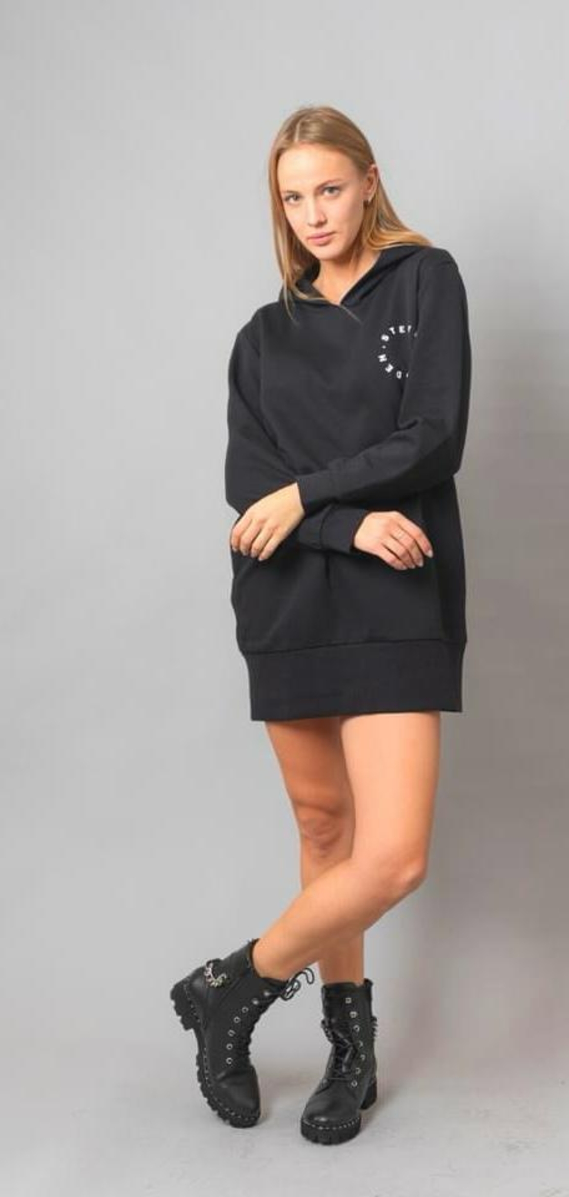 Steve Madden | שמלת קפוצ'ון Oversize אייקונית