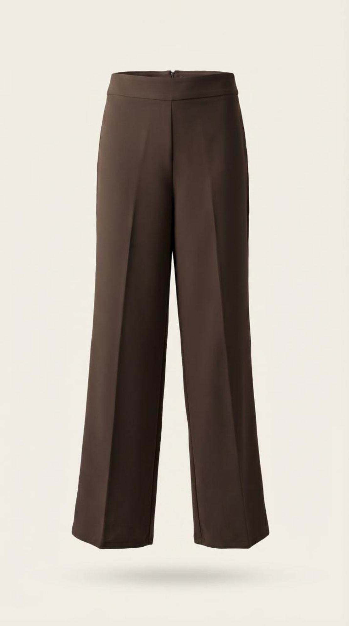 מכנסיים מחויטים בצבע חום שוקולד עמוק - גזרה ישרה וארוכה - מותן גבוהה עם קפל מרכזי אלגנטי