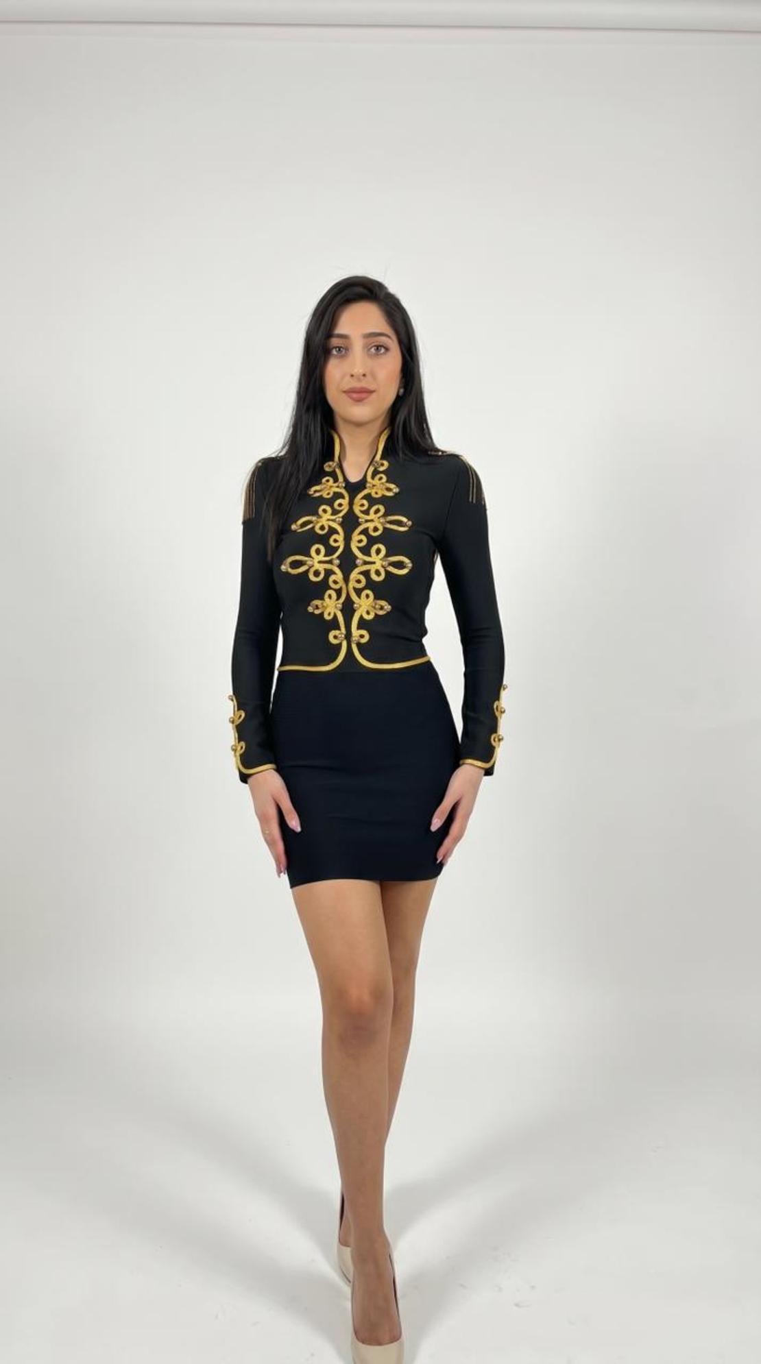 שמלת מיני יוקרתית עם רקמה מוזהבת (Luxury Mini Dress with Gold Embroidery)