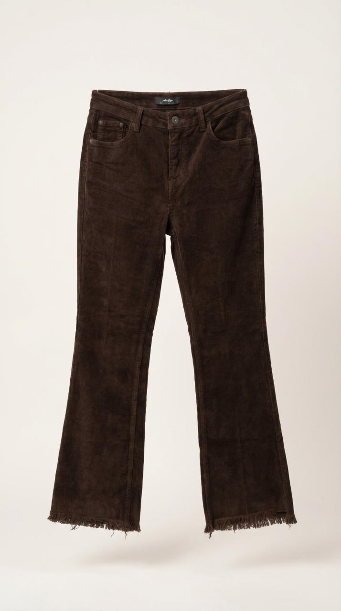 מכנסי קורדרוי מתרחבים בצבע חום שוקולד - גזרה גבוהה עם סיומת פרומה - סטייל רטרו מודרני