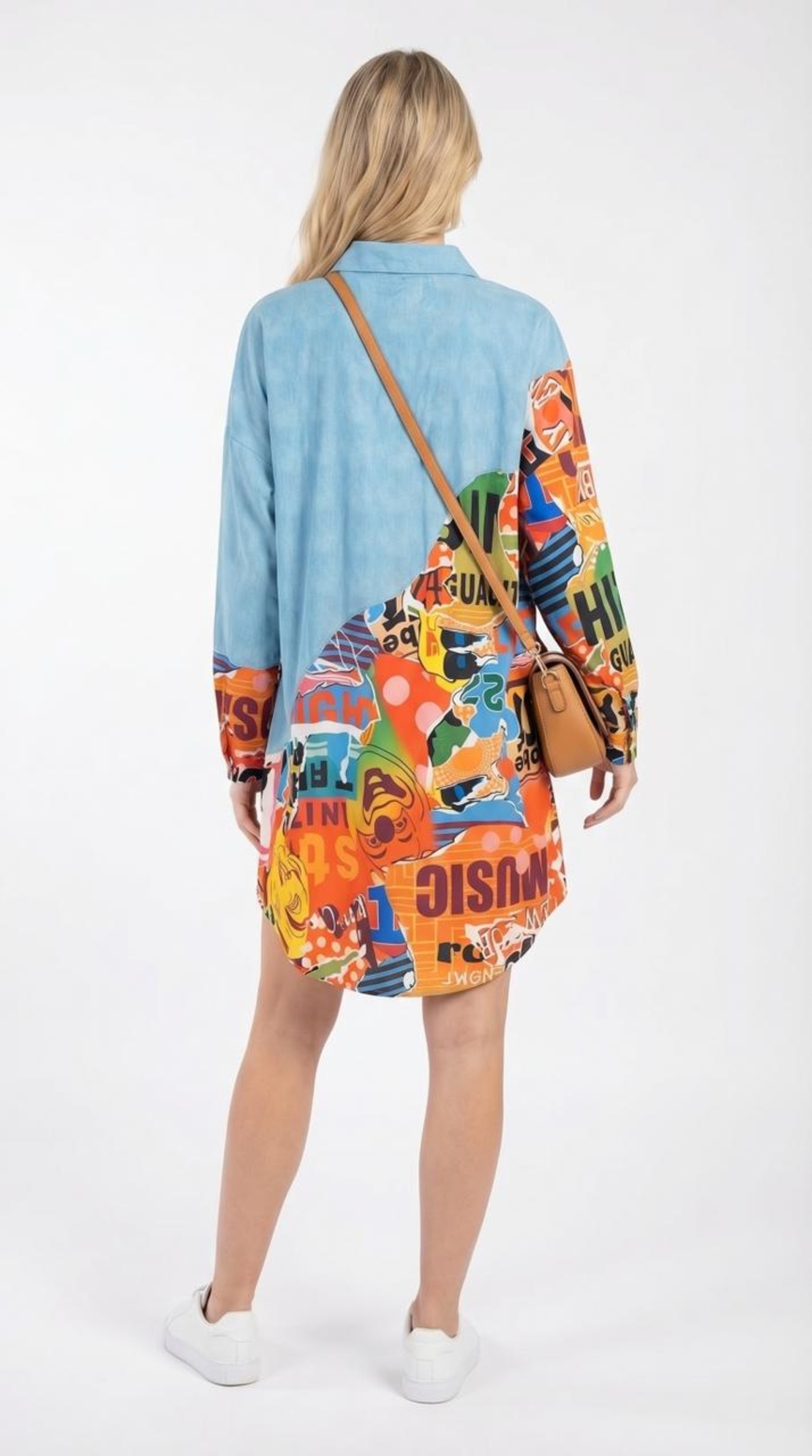 סט שמלת טוניקה מעוטרת בהדפסי פופ ארט צבעוניים למראה נועז ומודרני.
