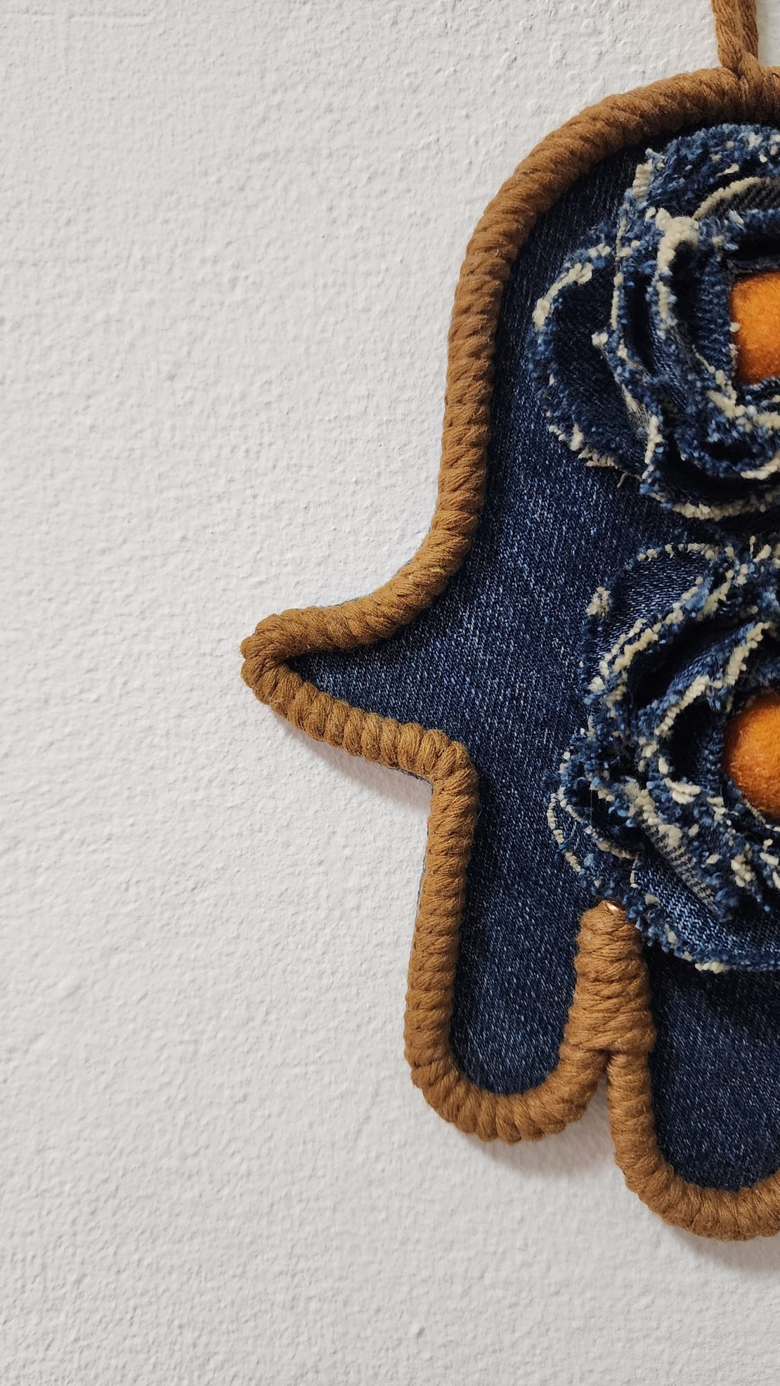 חמסת אדמה מוזהבת -  “Golden Ground”