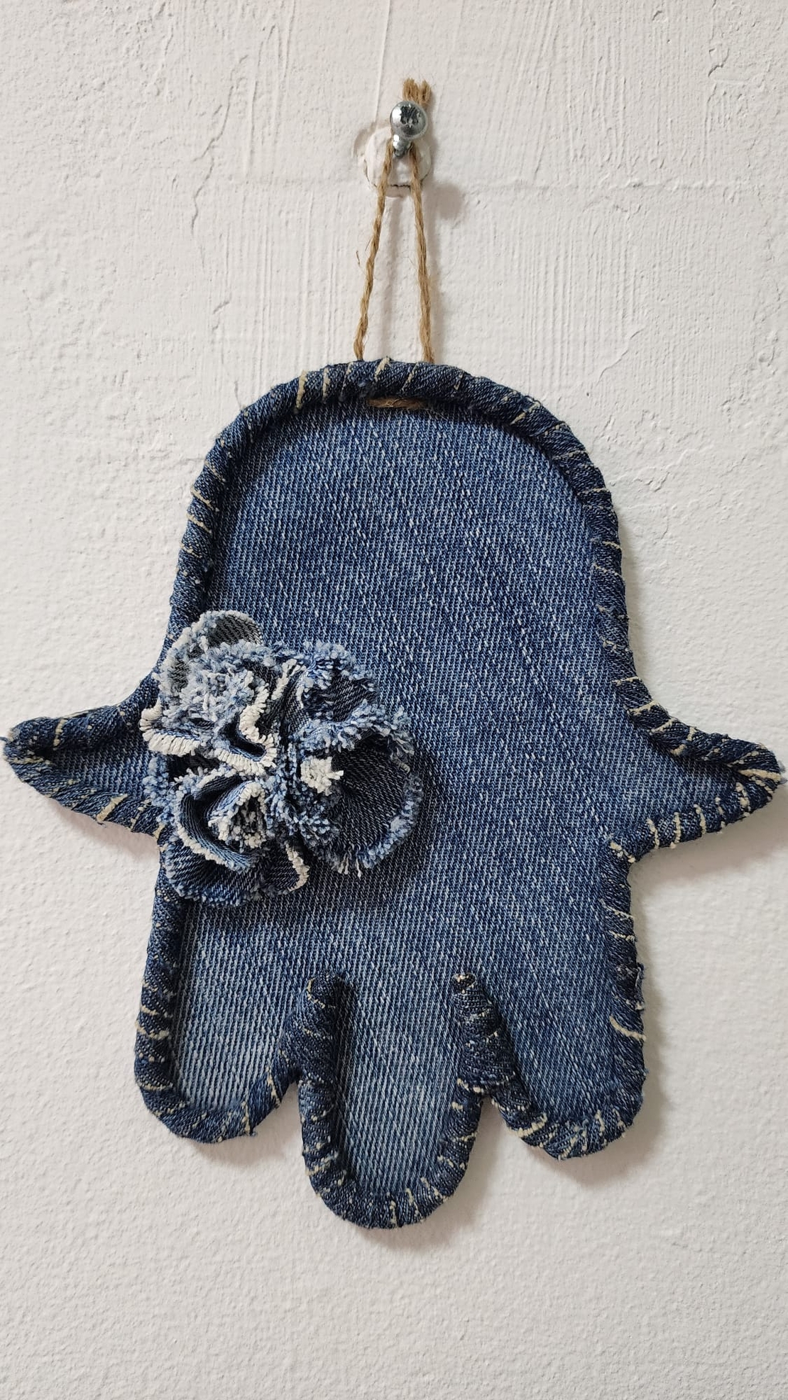 חמסת  פריחה מושרשת  “Rooted Bloom”