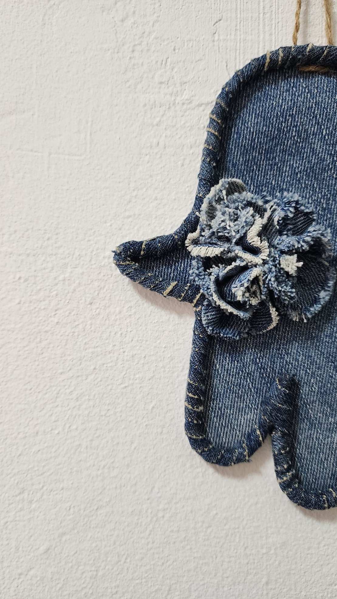 חמסת  פריחה מושרשת  “Rooted Bloom”